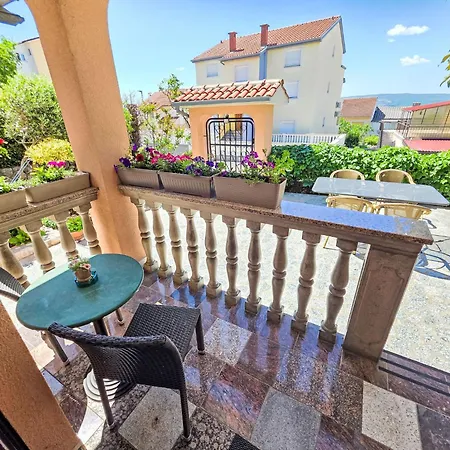 In Mit Grill Und Terrasse By Interhome *