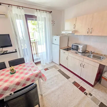 In Mit Grill Und Terrasse By Interhome Apartamento
