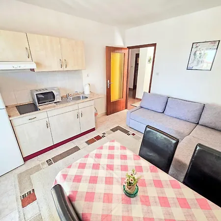 In Mit Grill Und Terrasse By Interhome *