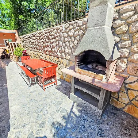 In Mit Grill Und Terrasse By Interhome *